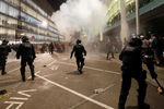 Столкновения между полицией и протестующими около международного аэропорта Барселоны, 14 октября 2019 года