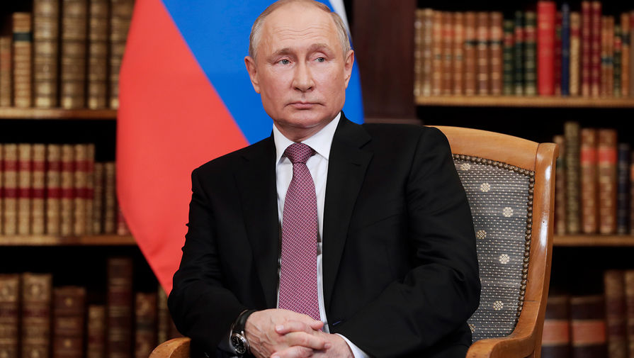 Президент России Владимир Путин во время встречи в рамках российско-американского саммита на вилле Ла-Гранж в Женеве, 16 июня 2021 года
