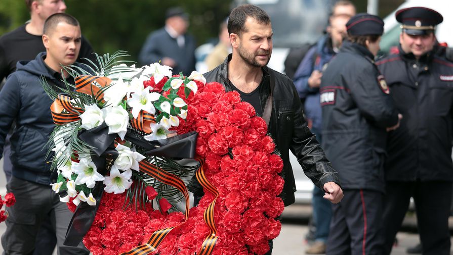 Похороны подводников, погибших на&nbsp;глубоководном аппарате в&nbsp;Баренцевом море, Серафимовское кладбище, Санкт-Петербург, 6 июля 2019 года
