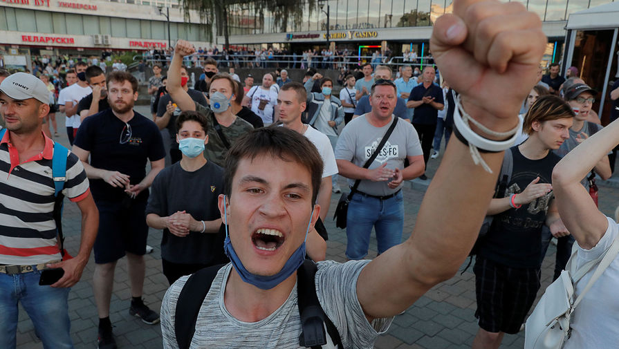 Участники акций протеста в Минске после выборов президента Белоруссии, 10 августа 2020 года