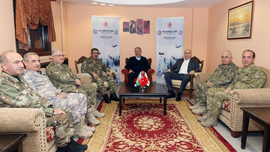 Министры обороны Турции, Азербайджана и Грузии провели трехстороннюю встречу