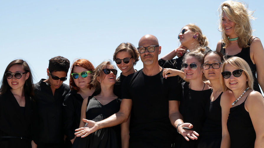 Режиссер Федор Бондарчук (в центре) на&nbsp;завтраке журнала Hello! в&nbsp;рамках XXVII открытого российского кинофестиваля &laquo;Кинотавр&raquo;