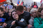 Зрители во время праздничного концерта на Красной площади, посвященного Дню России