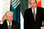 Президент России Борис Ельцин во время назначения бизнесмена Бориса Березовского исполнительным секретарем Содружества Независимых Государств в Москве, 1998 год