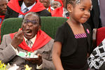Президент Зимбабве Роберт Мугабе празднует свой 85-летний юбилей в Чиннойи, Зимбабве, 28 февраля 2009 года