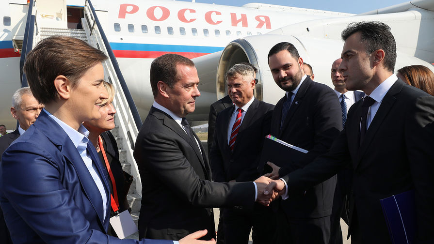 Председатель правительства России Дмитрий Медведев и премьер-министр Сербии Ана Брнабич