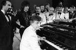 Композитор Раймонд Паулс во время репетиции с джазовым коллективом «Диапазон», 1984 год