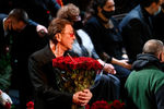 Певец Григорий Лепс во время церемонии прощания с Василием Лановым в театре Вахтангова в Москве, 1 февраля 2021 года