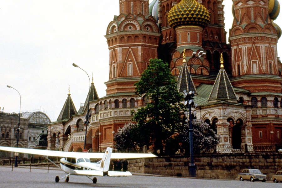 28&nbsp;мая 1987&nbsp;года в&nbsp;18:15 гражданский самолет «Цессна-172» беспрепятственно прилетел из&nbsp;Германии в&nbsp;сердце Советского Союза на&nbsp;Красную площадь