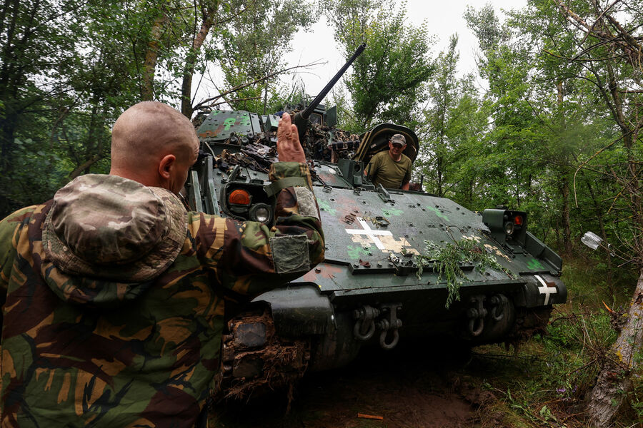 Украинские военнослужащие на позиции у линии фронта в Запорожской области