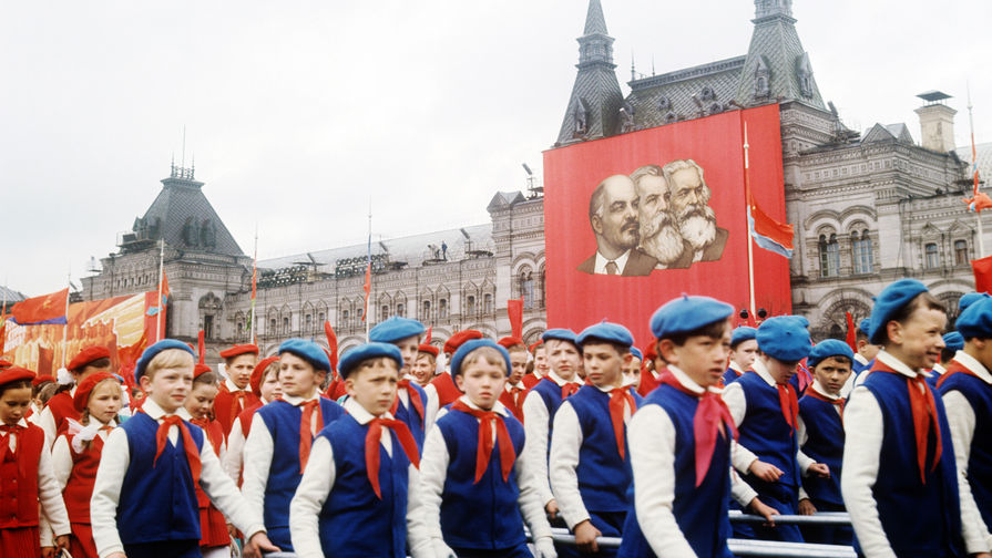 Первомайская демонстрация в Москве, 1971 год