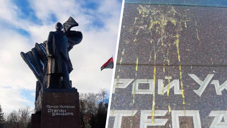 На Украине памятник Степану Бандере забросали яйцами