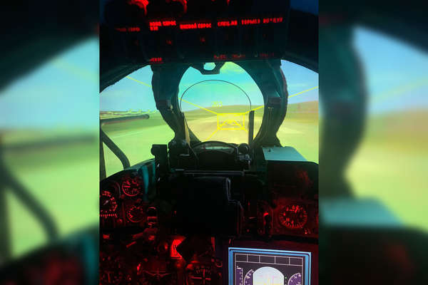 Пилотажных стенд с отображением прогнозного дисплея