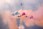 Выступление пилотажной группы ВВС Италии Tricolor Arrows на Международном авиационно-космическом салоне Dubai Airshow-2023 в Дубае