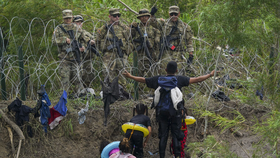 Многотысячный караван мигрантов выдвинулся с юга Мексики в сторону границы с США