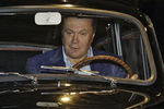Виктор Янукович за рулем автомобиля «Запорожец»