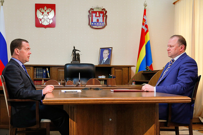 Председатель правительства РФ Дмитрий Медведев проводит встречу с губернатором Калининградской области Николаем Цукановым