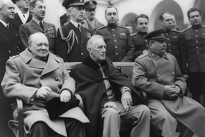 https://img.gazeta.ru/files3/713/6399713/Jalta_1945-pic700-700x467-16192.jpg
