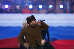 Рэпер Тимати во время выступления на митинге-концерте в «Лужниках», посвященном воссоединению Крыма с Россией, 2022 год