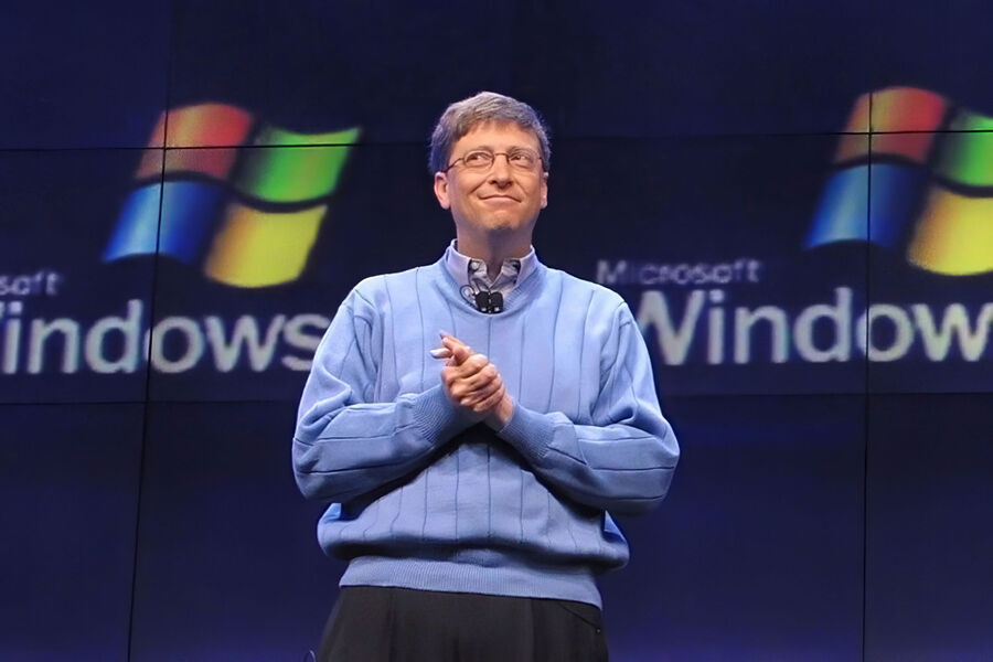 Соучредитель Microsoft Билл Гейтс во время презентации ОС Windows XP в 2001 году