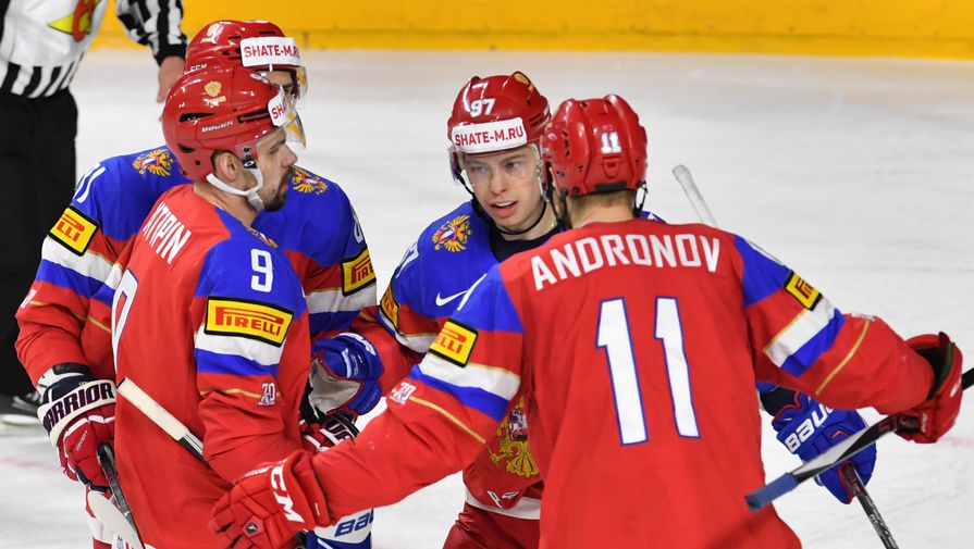 Игроки сборной России радуются заброшенной шайбе в матче за третье место чемпионата мира по хоккею 2017 между с Финляндией.
