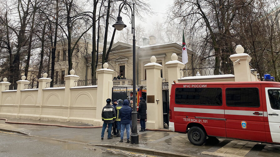 Пожар в здании резиденции посла Алжира в Москве потушили