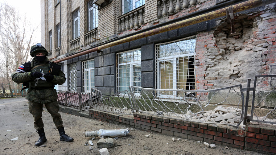В Донецке в результате обстрела ранен ребенок и сгорел жилой дом
