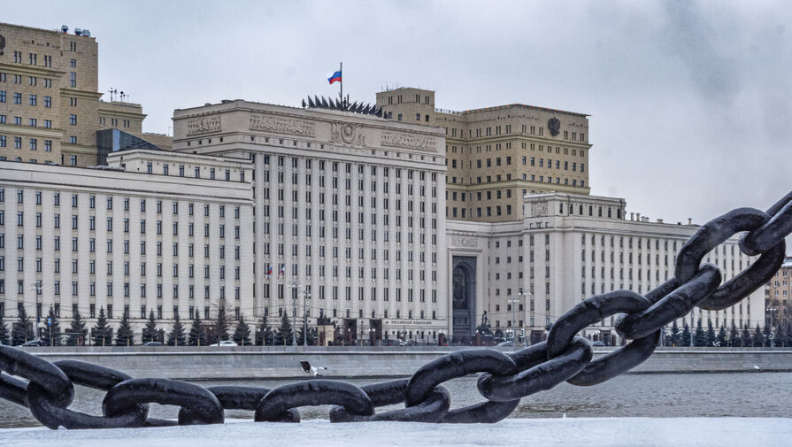 Напротив здания Минобороны в Москве обнаружили подозрительную камеру. Ее владельцем оказалась ФСБ