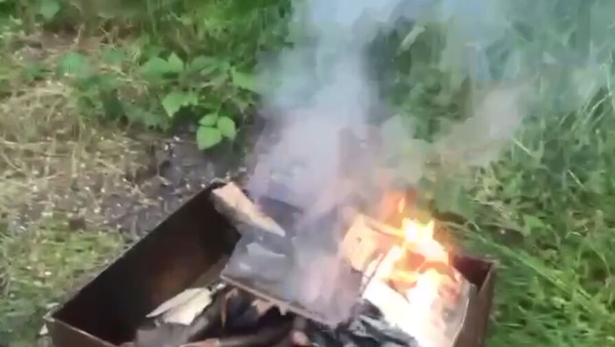 Российских подростков, которые сожгли Библию и сняли это на камеру, задержали