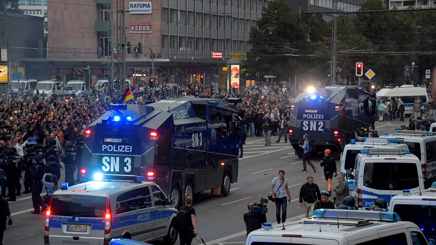 Во время протестов в немецком городе Хемниц после убийства мигрантами местного жителя