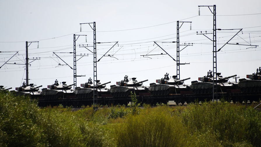 Россия отвела часть танков после учений недалеко от украинской границы