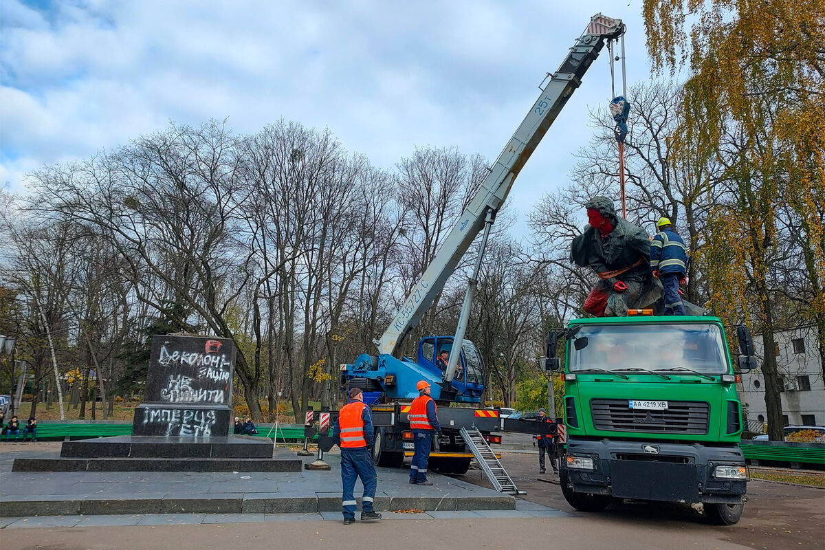 В Киеве демонтировали памятник Пушкину - Газета.Ru | Новости