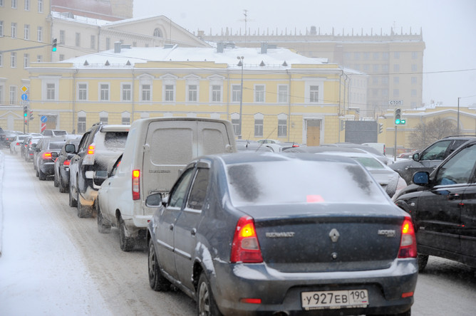 Ситуация с пробками в Москве продолжает ухудшаться