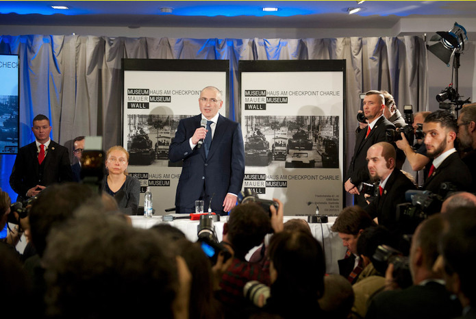 Михаил Ходорковский (признан в РФ иностранным агентом) во время пресс-конференции