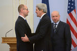 Госсекретарь США Джон Керри встретился с представителями новой власти в Киеве