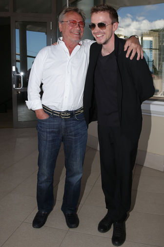 Член жюри XXVII открытого российского кинофестиваля &laquo;Кинотавр&raquo; актер Сергей Шакуров и актер Александр Петров (слева направо) на&nbsp;завтраке журнала Hello!