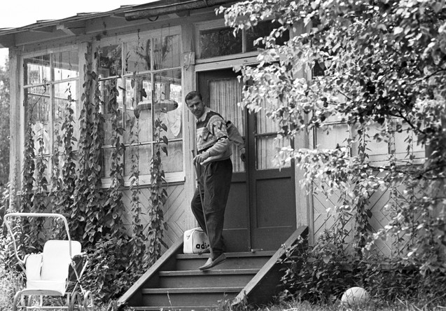Лев Яшин во время сборов на рыбалку, 1969 год