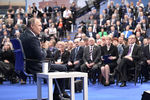 Президент России Владимир Путин во время встречи с доверенными лицами в Гостином дворе