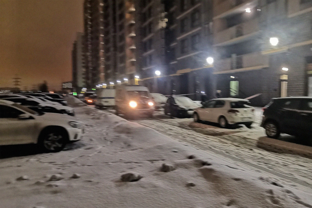 В Санкт-Петербурге под окнами многоэтажки нашли тела двух школьниц -  Газета.Ru | Новости