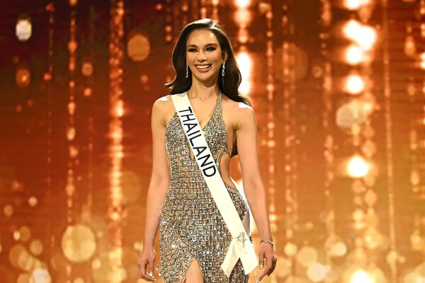 Участница из&nbsp;Таиланда Анна Суеангам-ям в&nbsp;платье из&nbsp;банок для&nbsp;газировки на&nbsp;конкурсе красоты «Мисс Вселенная&nbsp;- 2022»