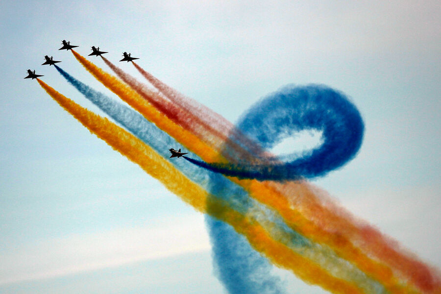 Выступление пилотажной группы ВВС Италии Tricolor Arrows на&nbsp;Международном авиационно-космическом салоне Dubai Airshow-2023 в&nbsp;Дубае
