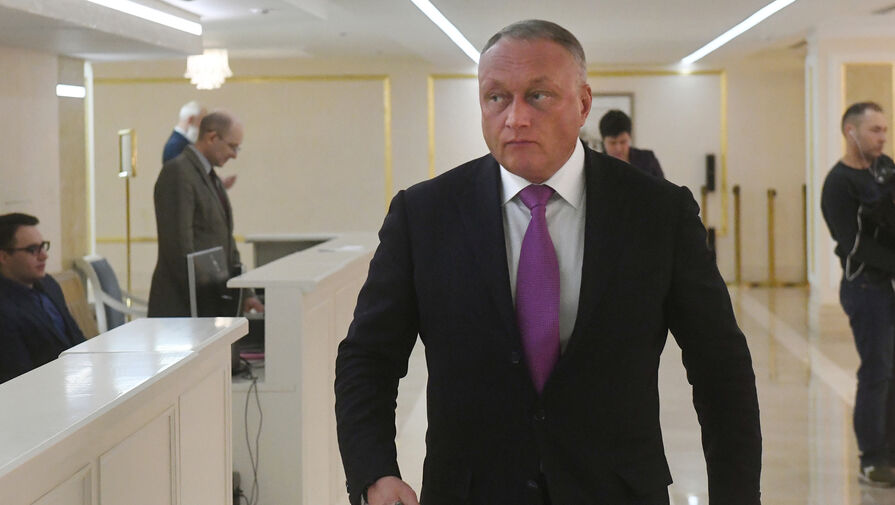 Сенатора Савельева официально обвинили в причастности к убийству