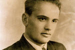 Михаил Горбачев в 19 лет был удостоен ордена Трудового Красного Знамени за работу комбайнером, 1950 год