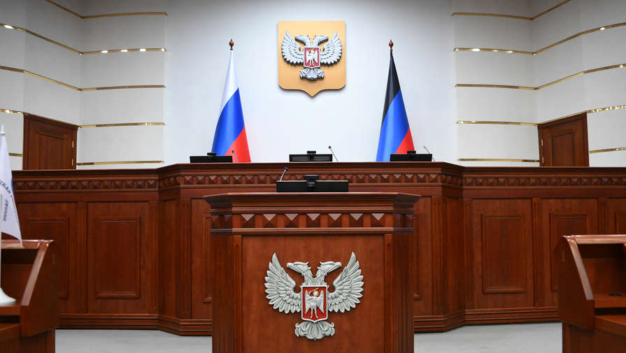 Депутаты парламента ДНР приняли новую конституцию республики