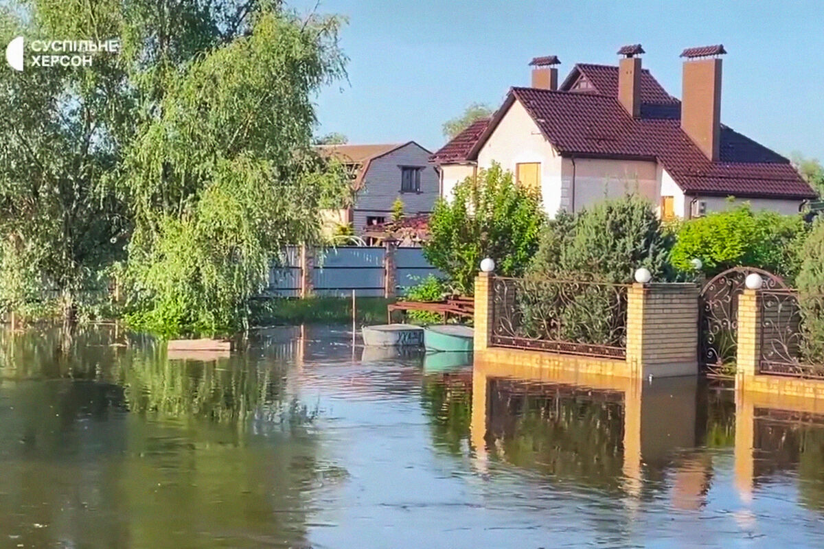 Власти заявили, что Новая Каховка ушла под воду после ЧП на ГЭС - Газета.Ru  | Новости