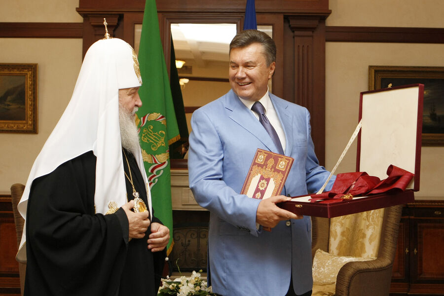 Патриарх Кирилл и президент Украины Виктор Янукович во время встречи в&nbsp;Ялте, 23&nbsp;июля 2010&nbsp;года