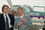 Участник избирательного штаба Бориса Ельцина Сергей Лисовский и Юрий Николаев перед агитационным авиаперелетом «Ельцин – наш Президент», 1996 год