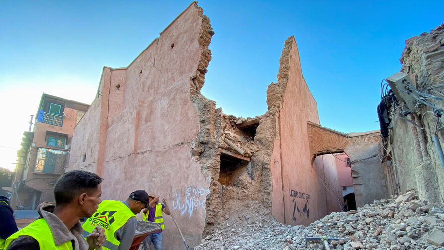 В марокканском городе Тингир после землетрясения обрушились дома из глины