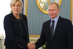 Владимир Путин и кандидат в президенты Франции Марин Ле Пенво время встречи