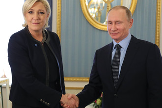 Владимир Путин и кандидат в президенты Франции Марин Ле Пенво время встречи